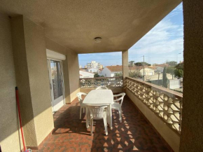 Appartement lumineux 3 pièces avec terrasse, garage et parking à Canet-en-Roussillon - FR-1-750-12